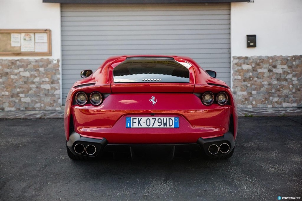 Foto 2 Ferrari 812 Superfast