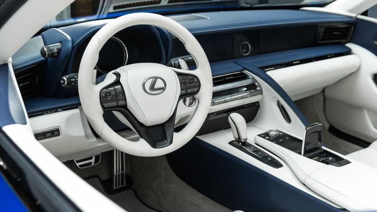 Lexus LC 500 Cabrio, con un motor de V8 - Imagen 1